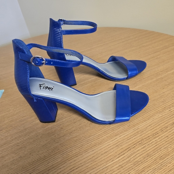 Womens Fiori size 9 royal blue dress sandals - Picture 3 of 7
